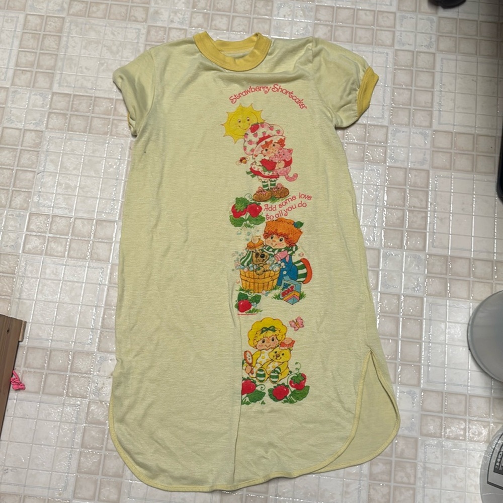 Rare vintage Strawberry Shortcake pajama shirt nightgown girls 80’s